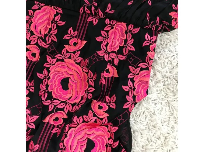 Alice + Olivia Vestidos Negro Rosa 
