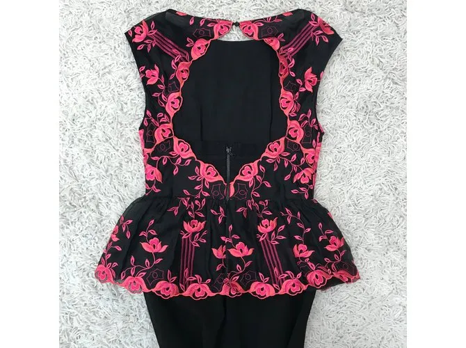 Alice + Olivia Vestidos Negro Rosa 