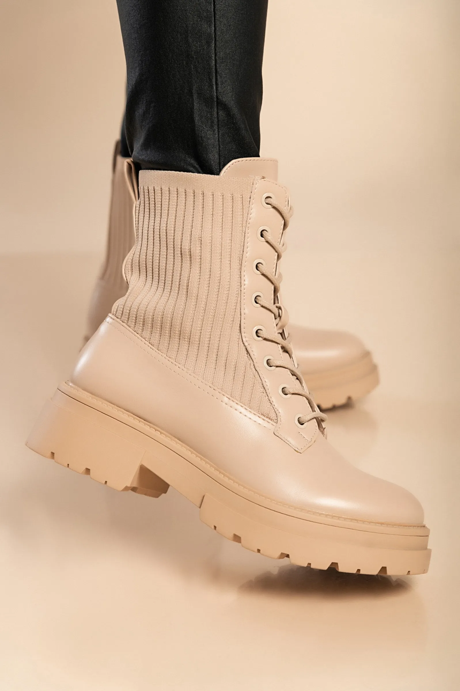 Botines con cordones, beige