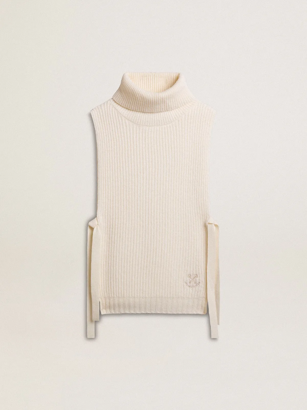 Chaleco de lana con cuello alto unisex en punto canalé de color blanco
