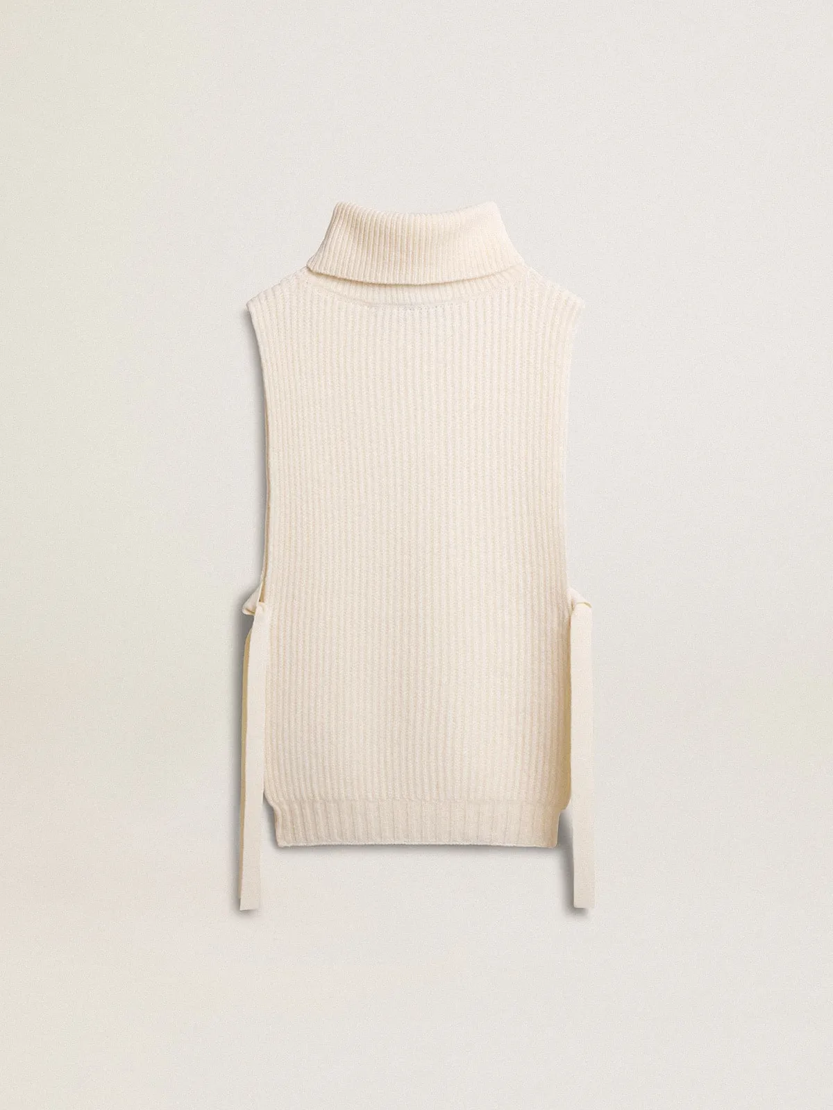 Chaleco de lana con cuello alto unisex en punto canalé de color blanco