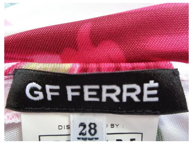 Gianfranco Ferré Afueras Rosa 
