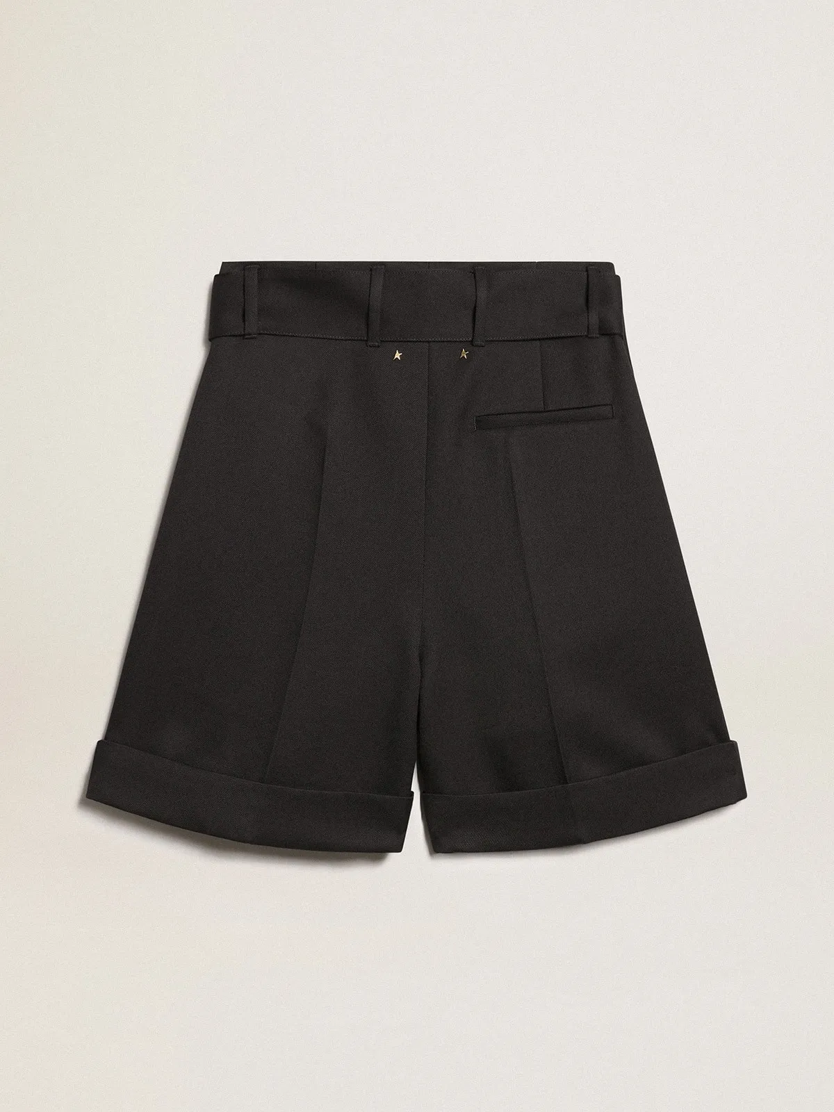 Pantalones cortos de gabardina de lana negros con cinturón para mujer
