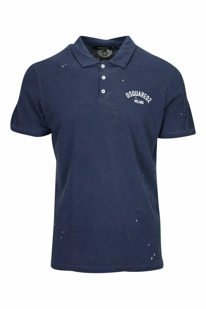 Polo azul oscuro con minilogo doblado