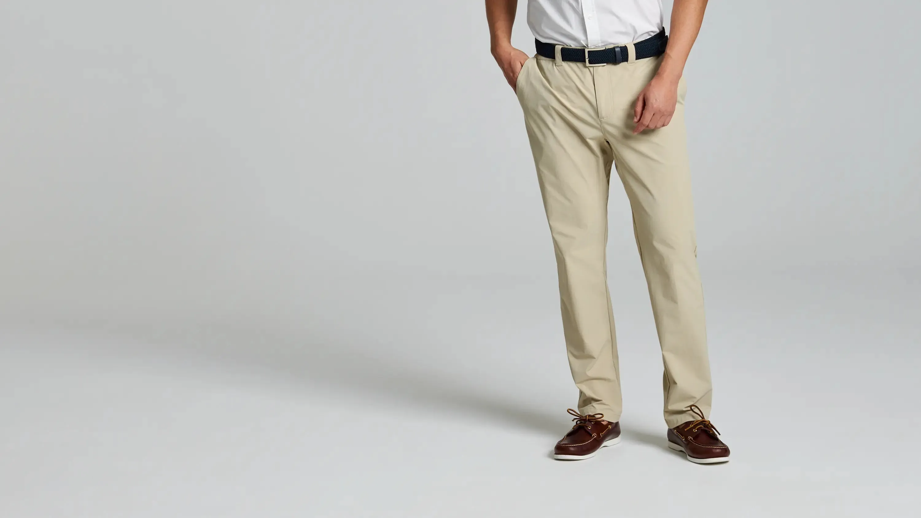 TECH CHINO PANT Pantalón de Tejido Técnico para Hombre