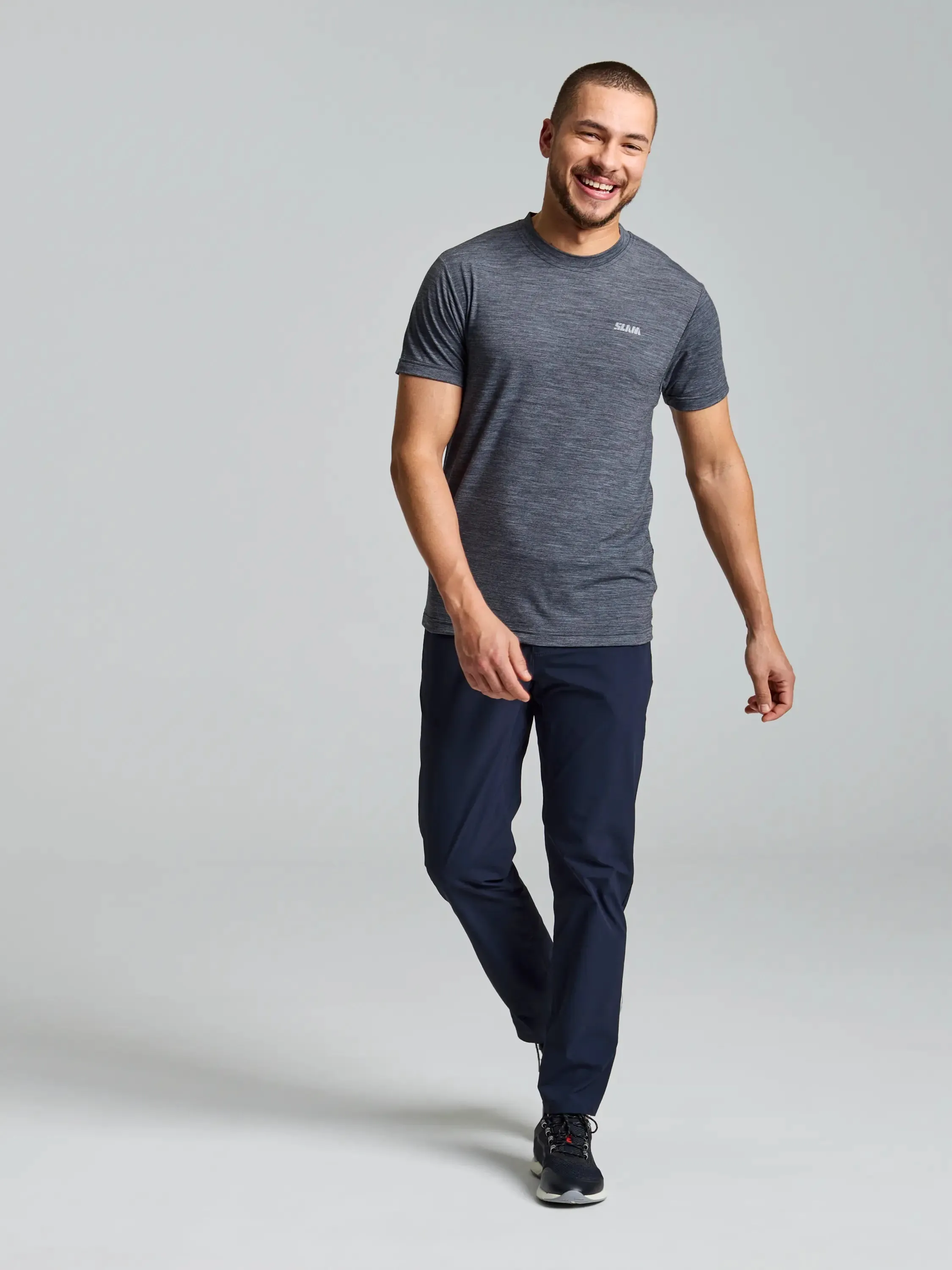 TECH CHINO PANT Pantalón de Tejido Técnico para Hombre