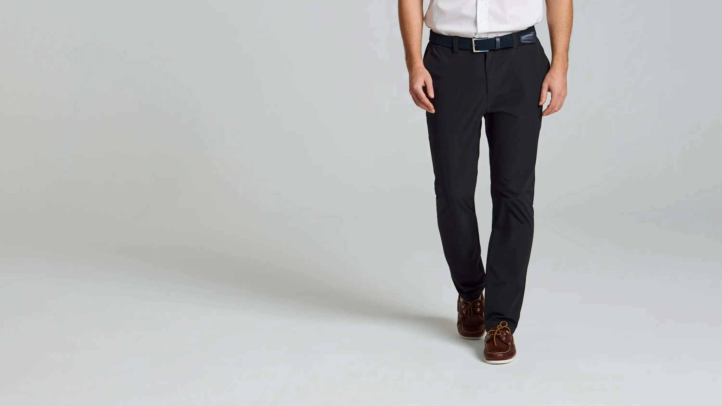 TECH CHINO PANT Pantalón de Tejido Técnico para Hombre