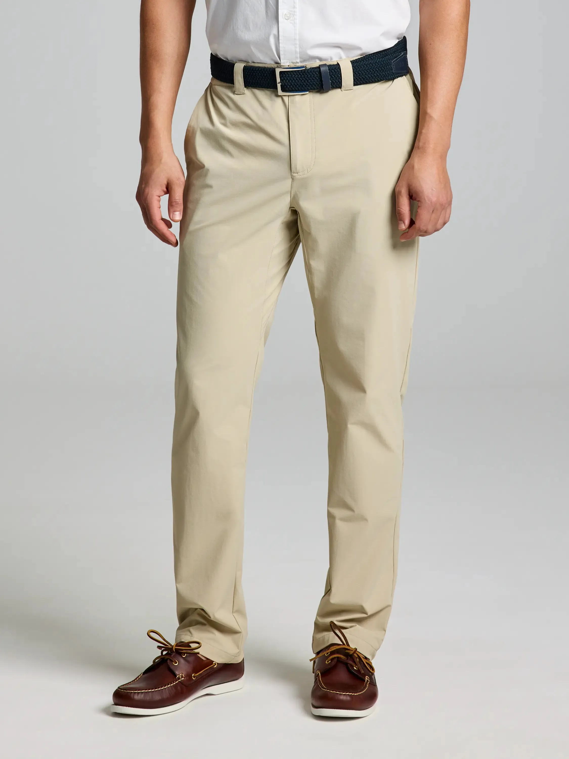 TECH CHINO PANT Pantalón de Tejido Técnico para Hombre