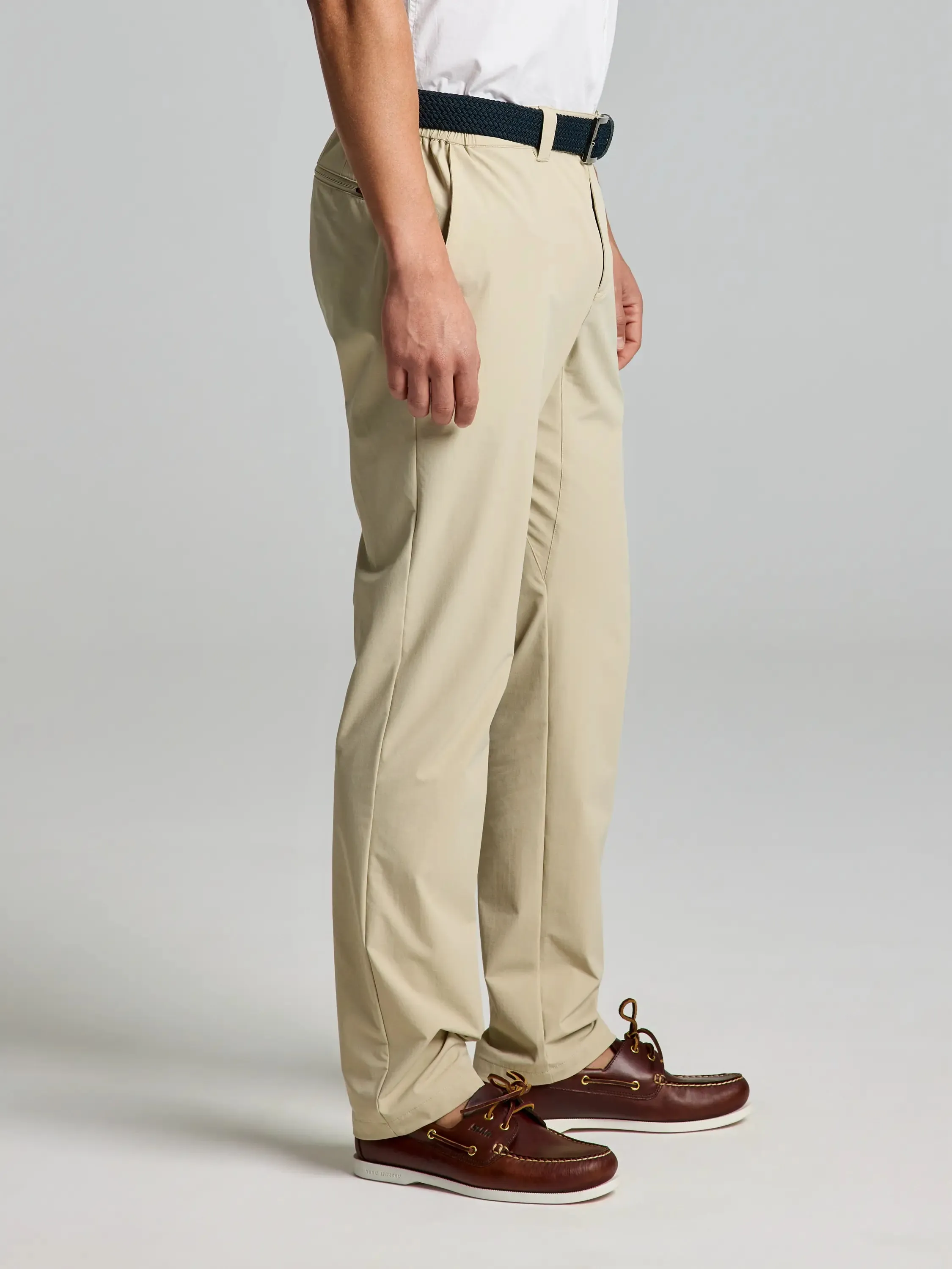 TECH CHINO PANT Pantalón de Tejido Técnico para Hombre